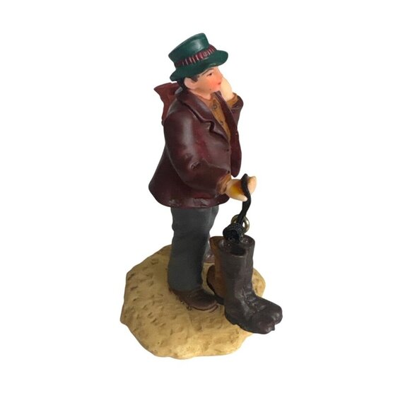 LeMax‎ Caddington, Boy With Boots Hand-Painted Figurine 3" Resin - Picture 2 of 5